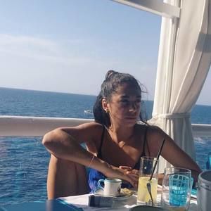 Meet your Posher, Isabella